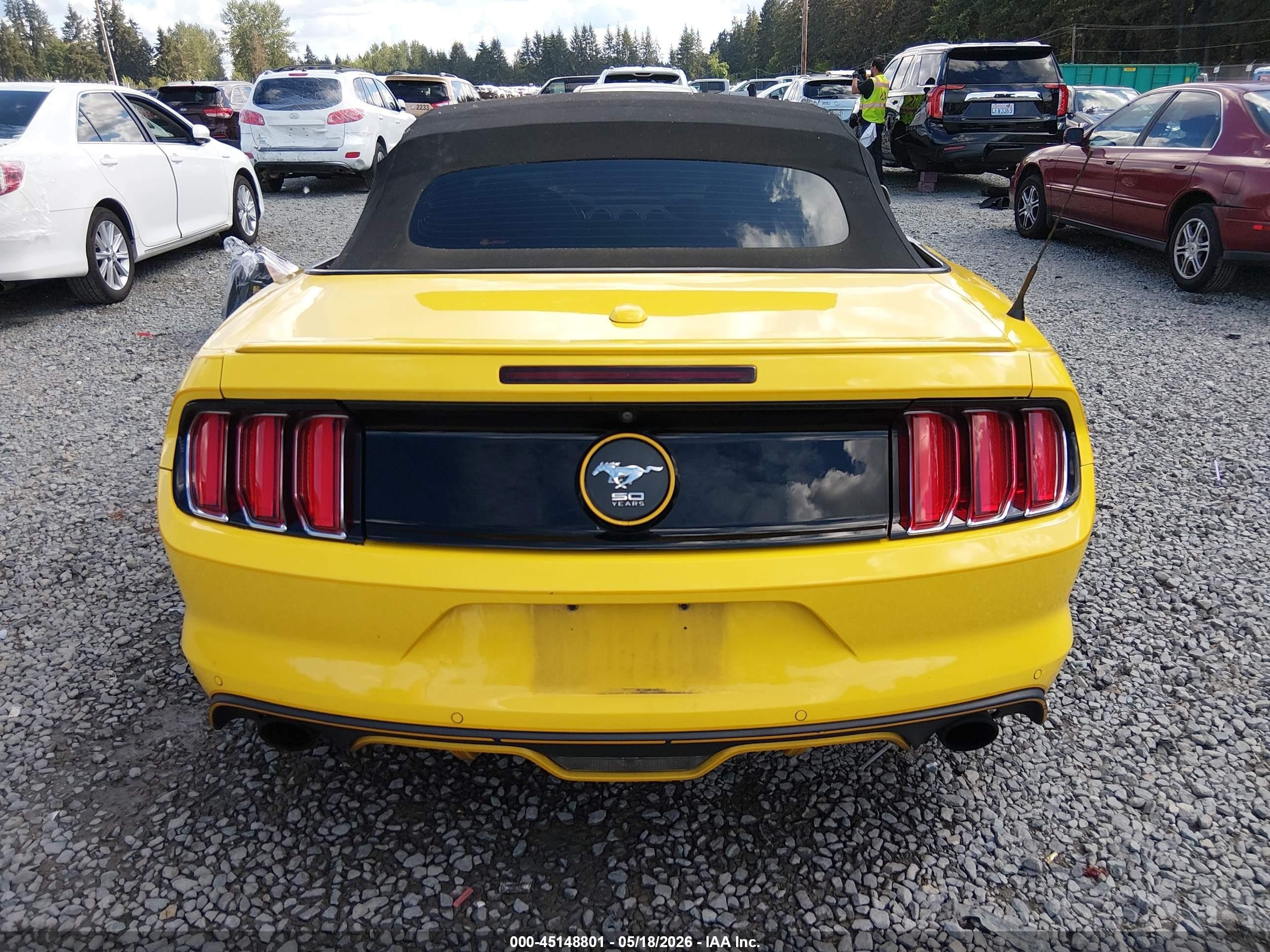 2015 Ford Mustang Ecoboost Premium Желтый vin: 1FATP8UH2F5399471
