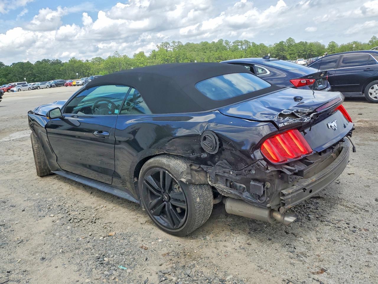 2015 Ford Mustang Черный vin: 1FATP8UH2F5402269