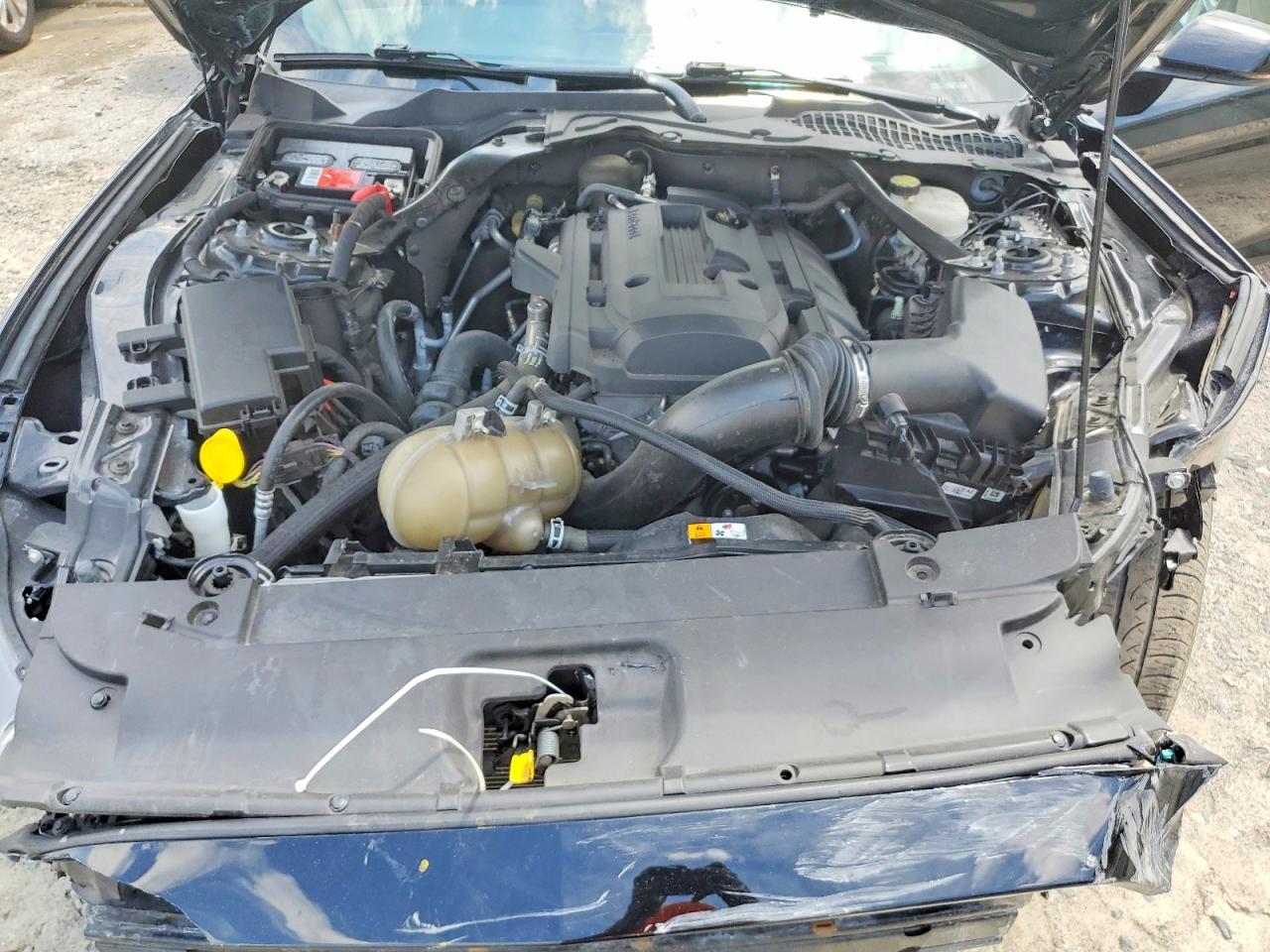 2015 Ford Mustang Черный vin: 1FATP8UH2F5402269