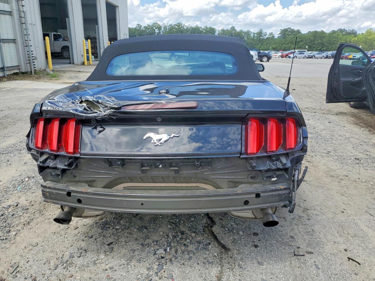 2015 Ford Mustang Черный vin: 1FATP8UH2F5402269