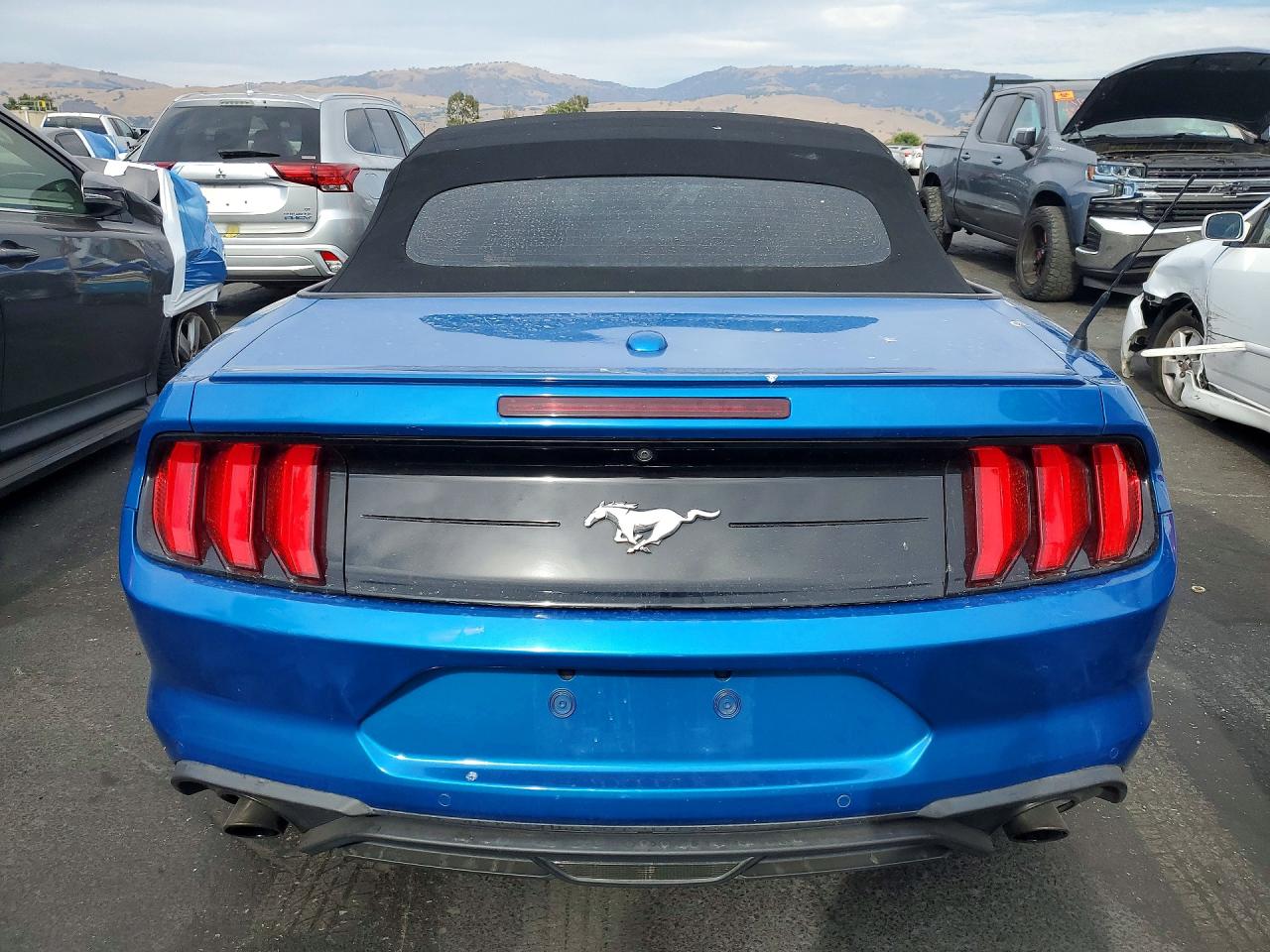 2020 Ford Mustang Blue vin: 1FATP8UH2L5180070