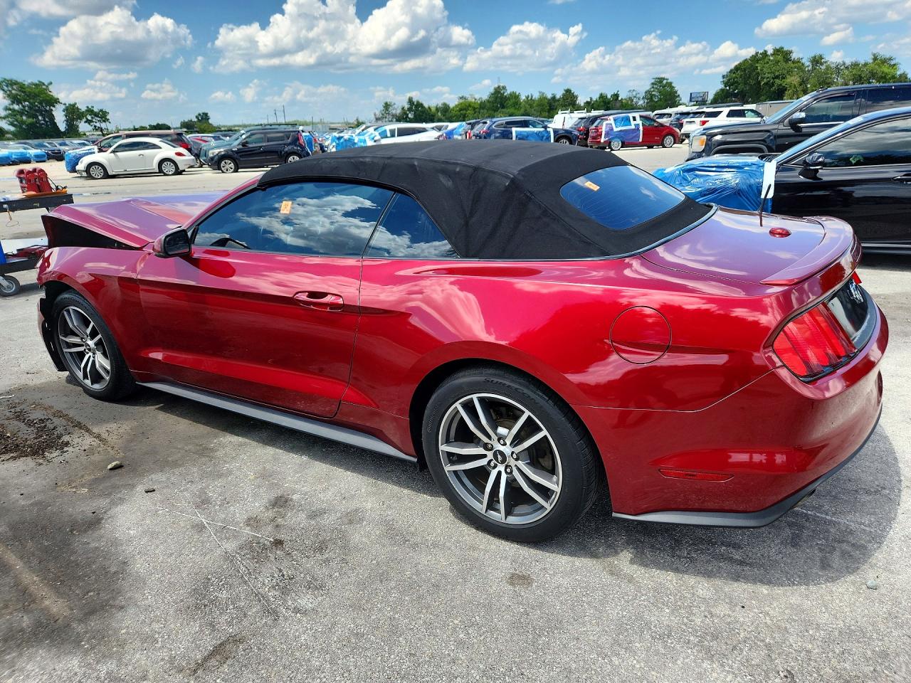 2015 Ford Mustang Red vin: 1FATP8UH4F5352698