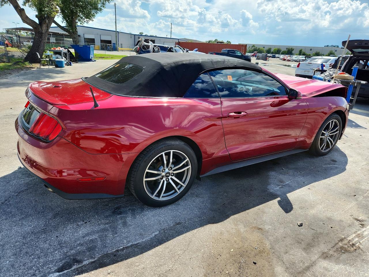 2015 Ford Mustang Red vin: 1FATP8UH4F5352698
