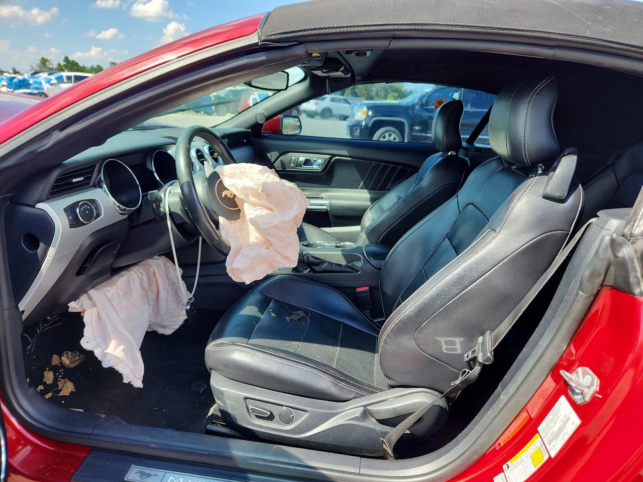 2015 Ford Mustang Red vin: 1FATP8UH4F5352698