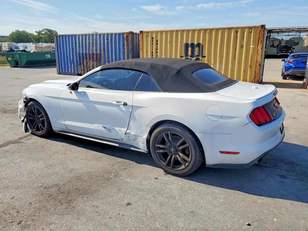 2015 Ford Mustang White vin: 1FATP8UH5F5397102