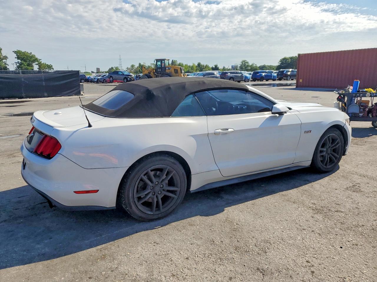 2015 Ford Mustang White vin: 1FATP8UH5F5397102