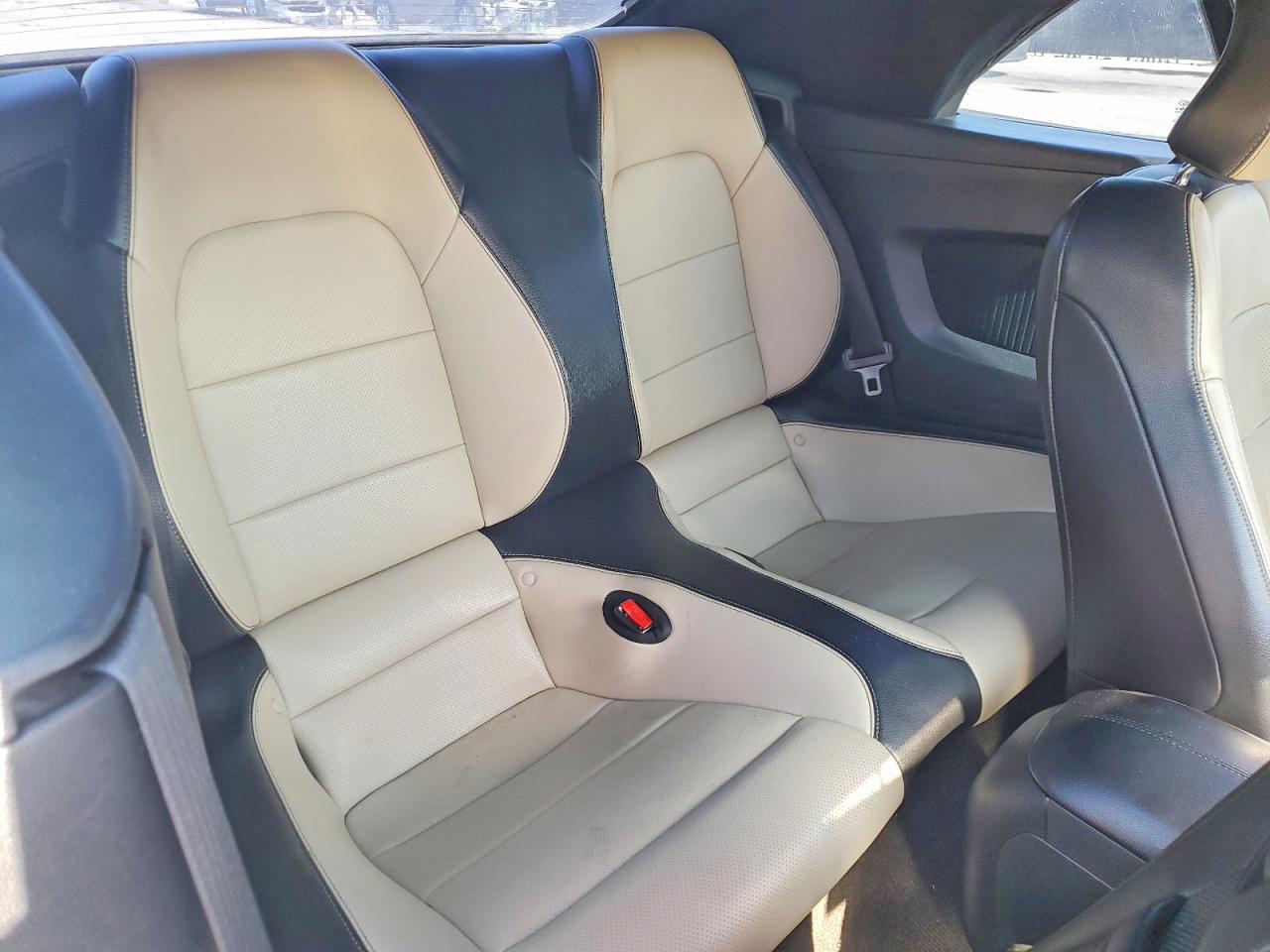 2015 Ford Mustang White vin: 1FATP8UH5F5397102