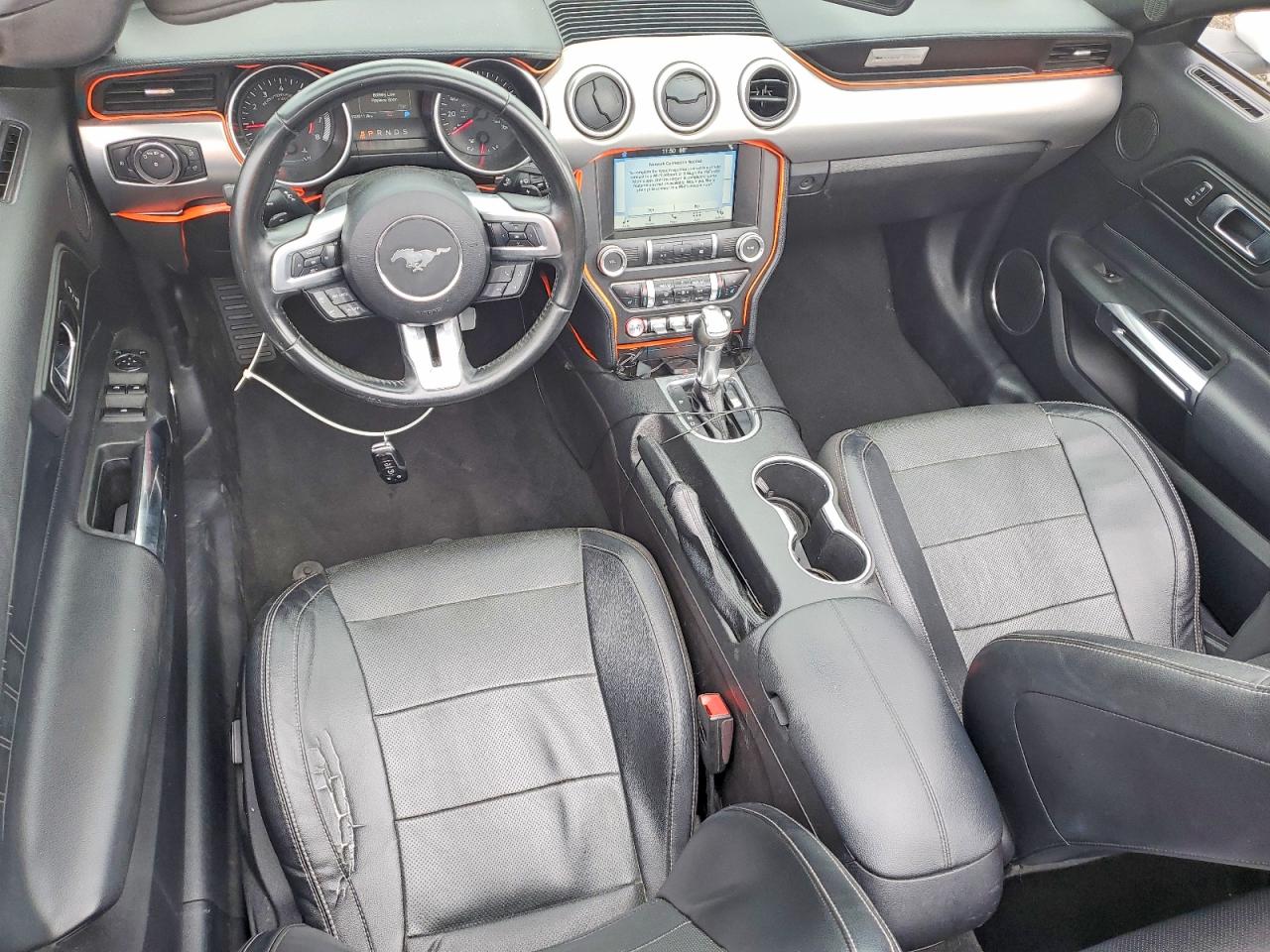 2019 Ford Mustang White vin: 1FATP8UH5K5170292