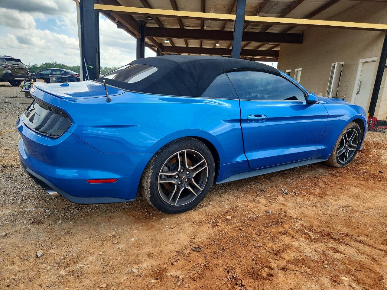 2021 Ford Mustang Blue vin: 1FATP8UH5M5107602