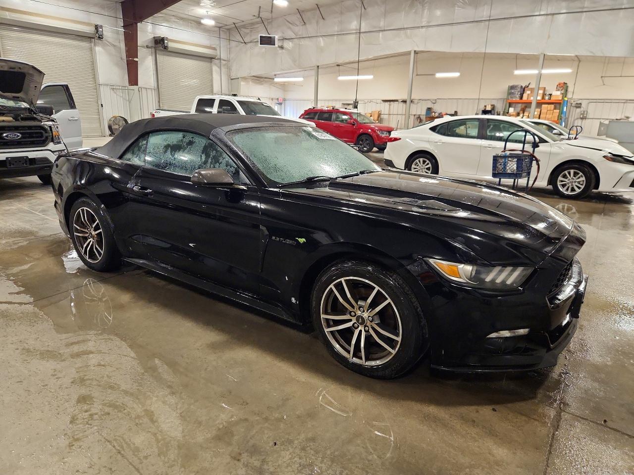 2015 Ford Mustang Черный vin: 1FATP8UH6F5396752
