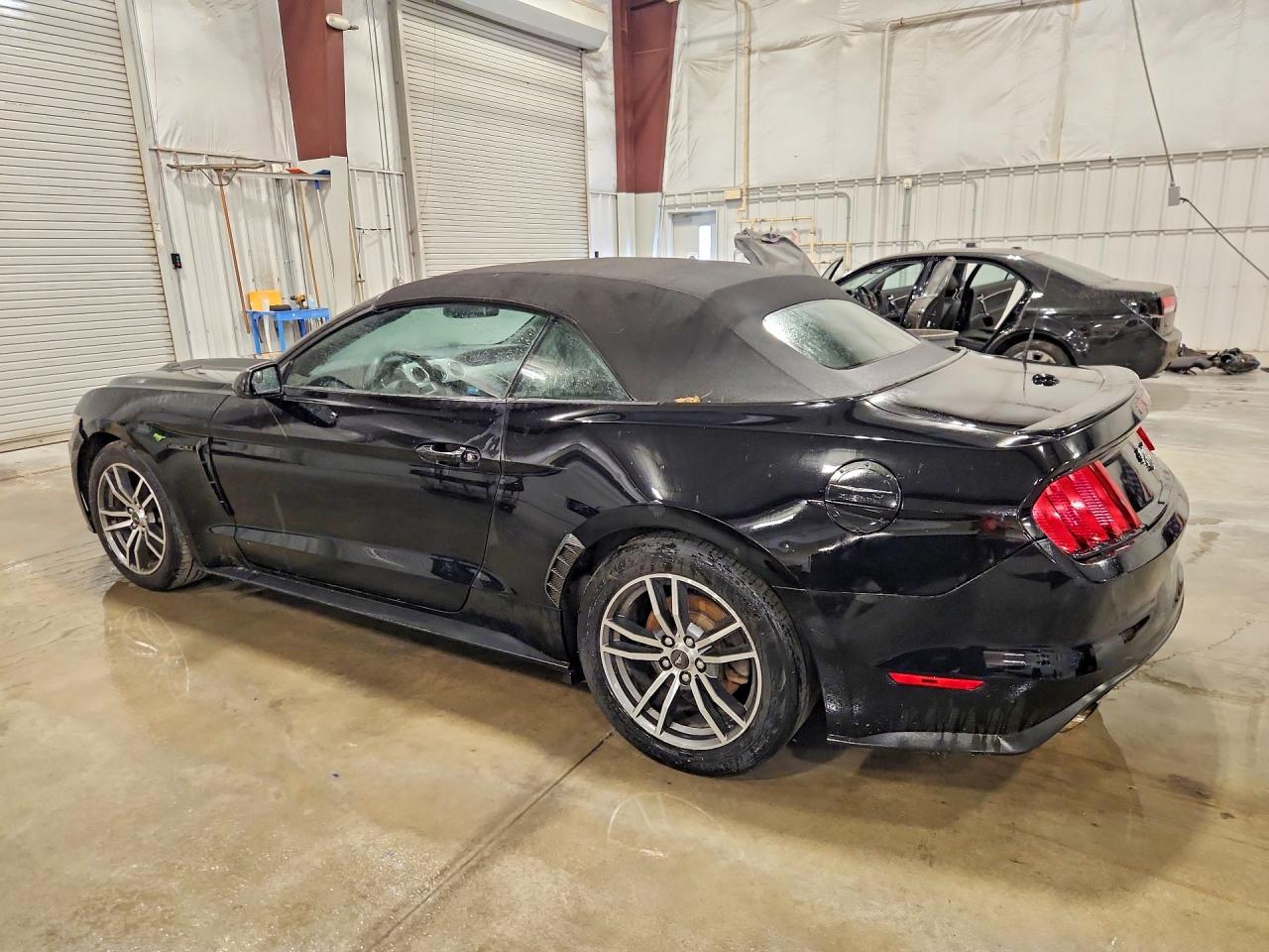 2015 Ford Mustang Черный vin: 1FATP8UH6F5396752