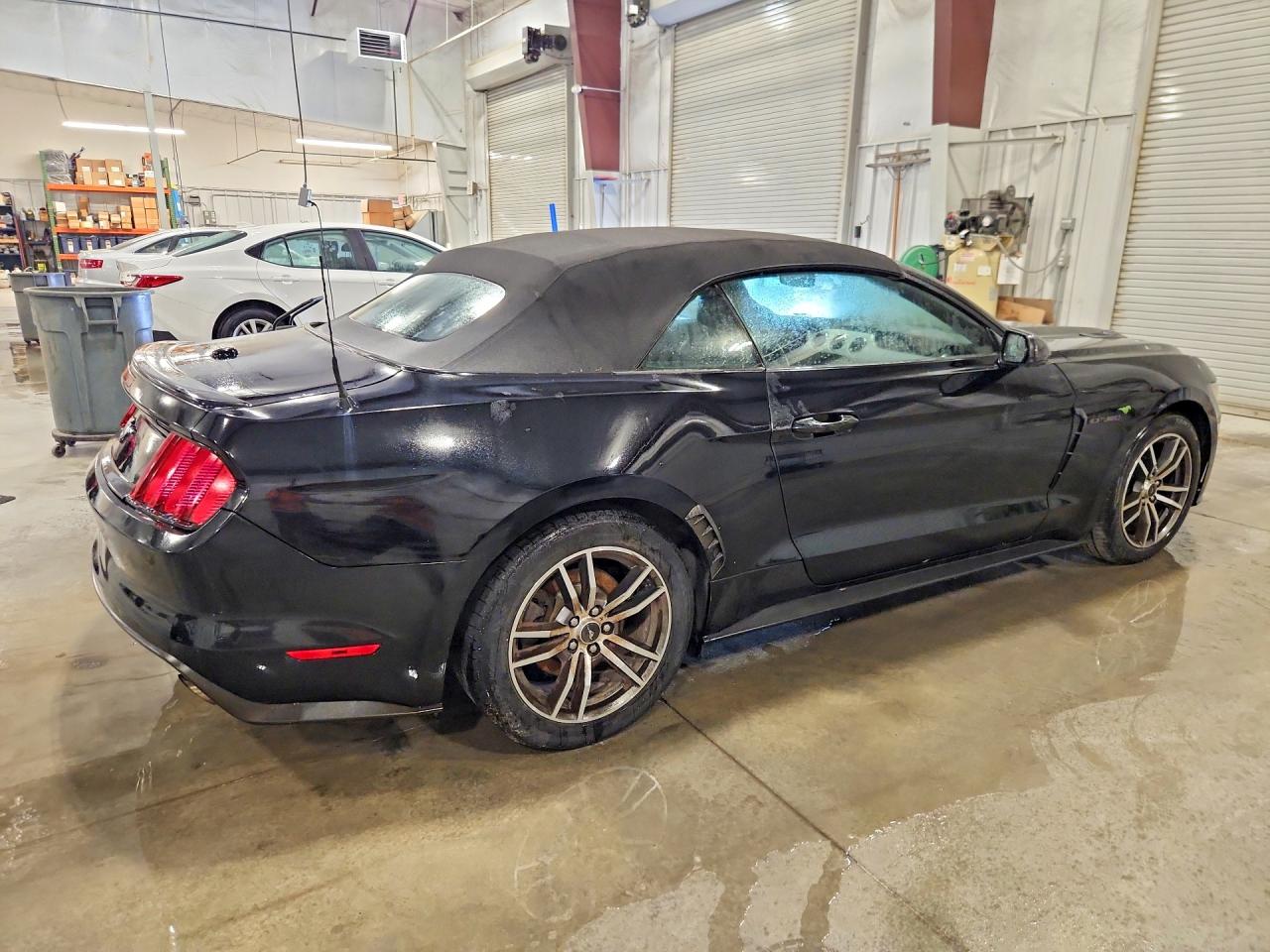 2015 Ford Mustang Черный vin: 1FATP8UH6F5396752