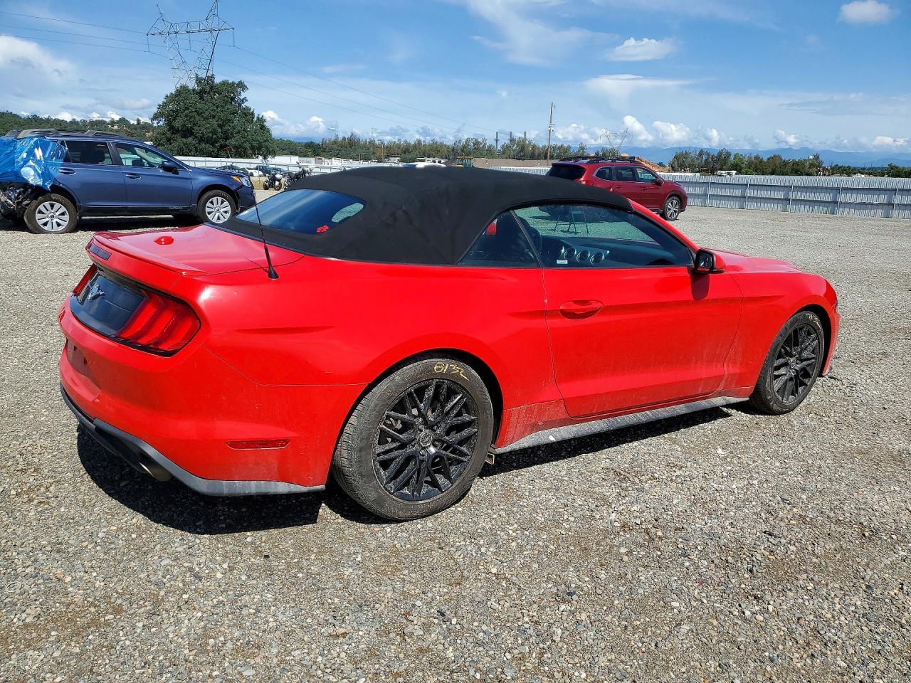 2018 Ford Mustang Красный vin: 1FATP8UH6J5110133