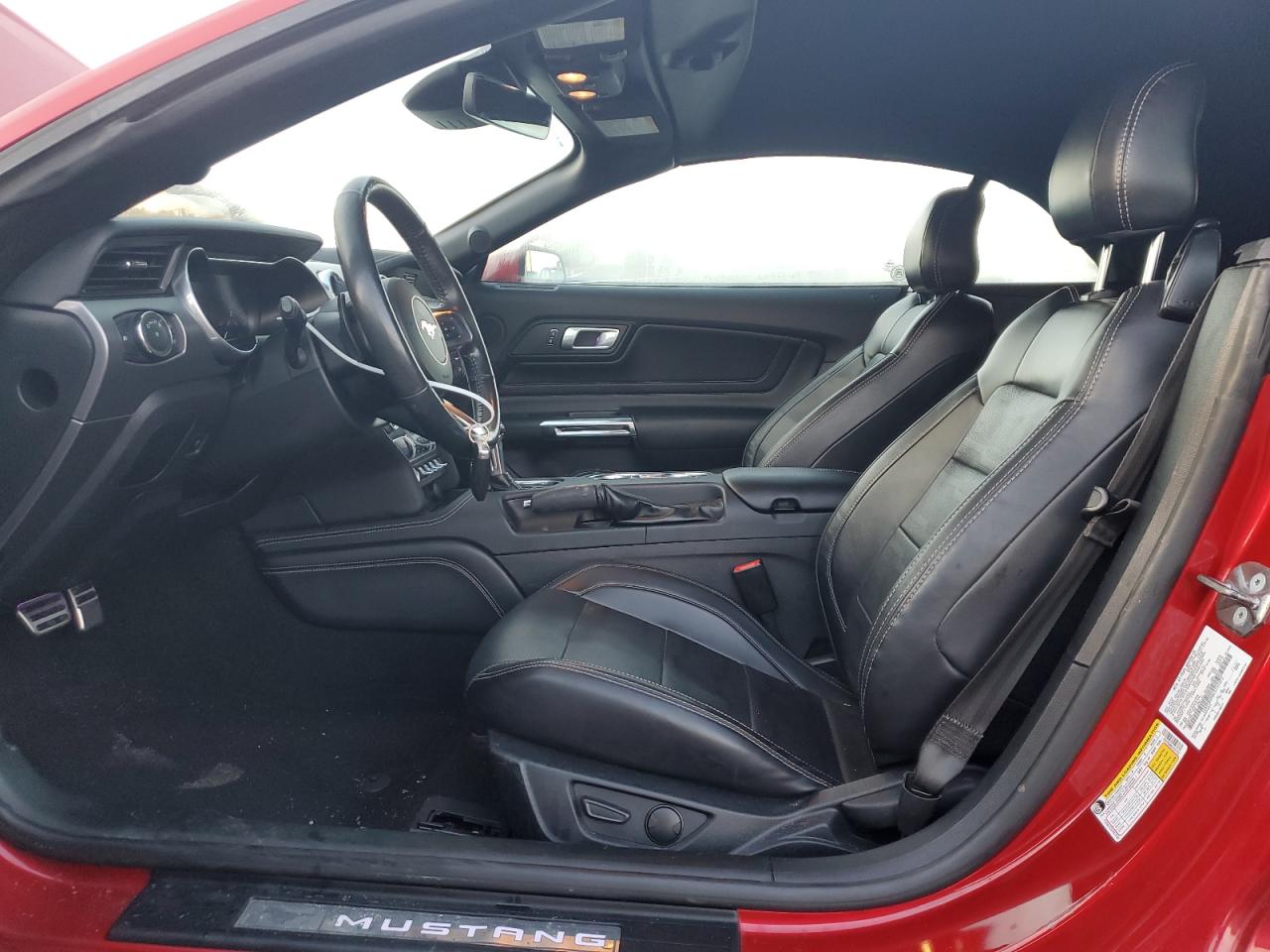 2020 Ford Mustang  Красный vin: 1FATP8UH6L5157472