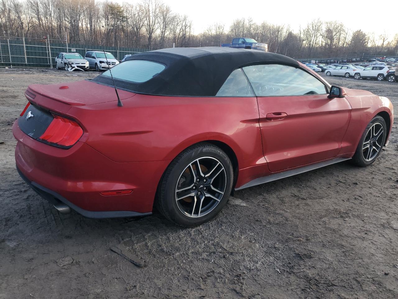 2020 Ford Mustang  Красный vin: 1FATP8UH6L5157472