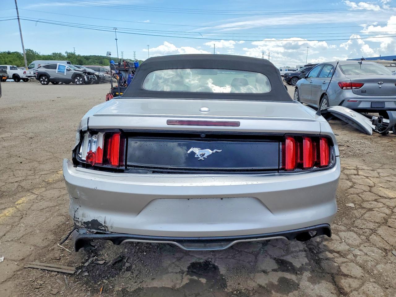 2015 Ford Mustang Silver vin: 1FATP8UH7F5356356