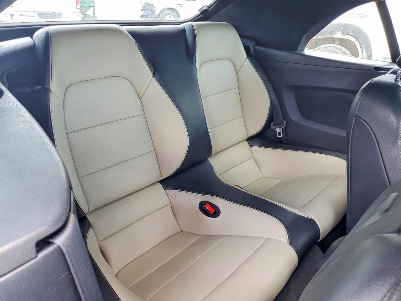 2015 Ford Mustang Silver vin: 1FATP8UH7F5356356