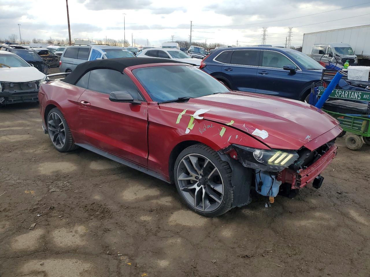 2015 Ford Mustang Red vin: 1FATP8UH7F5374405