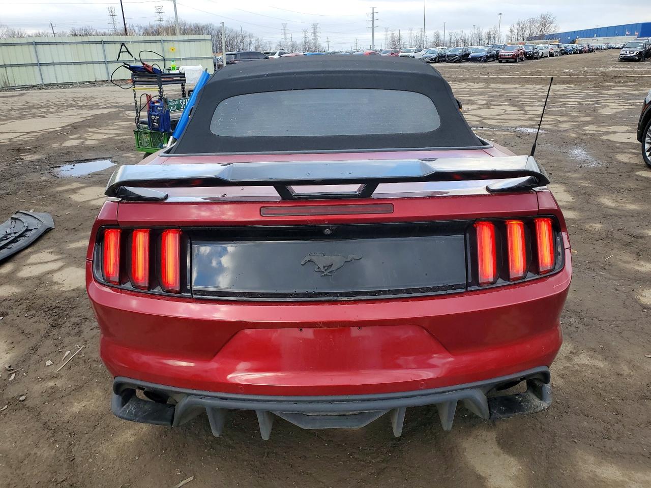 2015 Ford Mustang Red vin: 1FATP8UH7F5374405