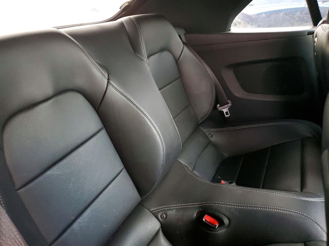 2015 Ford Mustang Red vin: 1FATP8UH7F5374405
