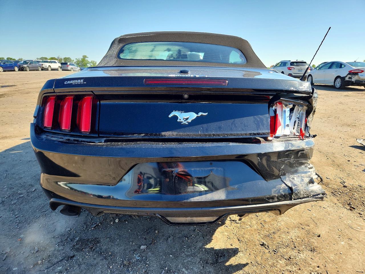 2015 Ford Mustang Black vin: 1FATP8UH7F5374582