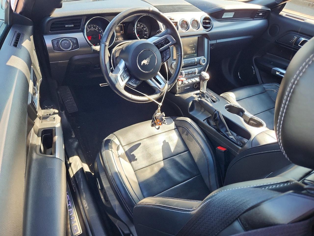 2015 Ford Mustang Black vin: 1FATP8UH7F5374582