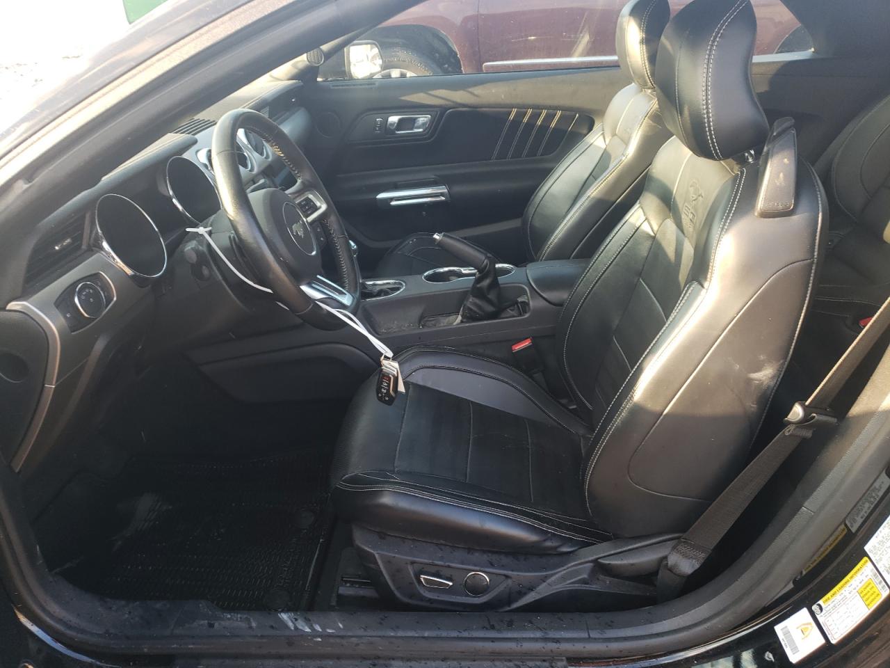 2015 Ford Mustang  Черный vin: 1FATP8UH8F5374672