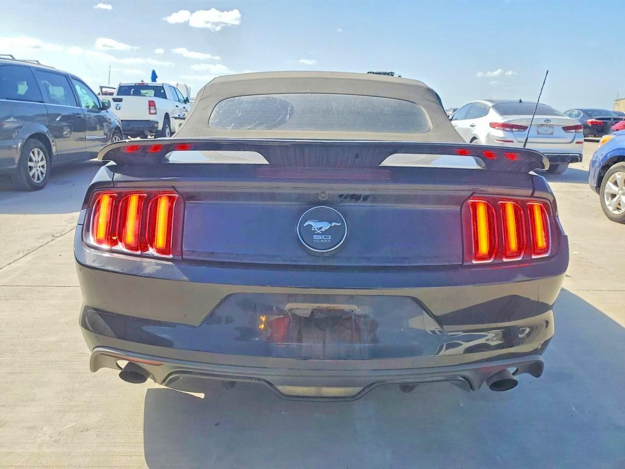 2015 Ford Mustang Черный vin: 1FATP8UH8F5374672