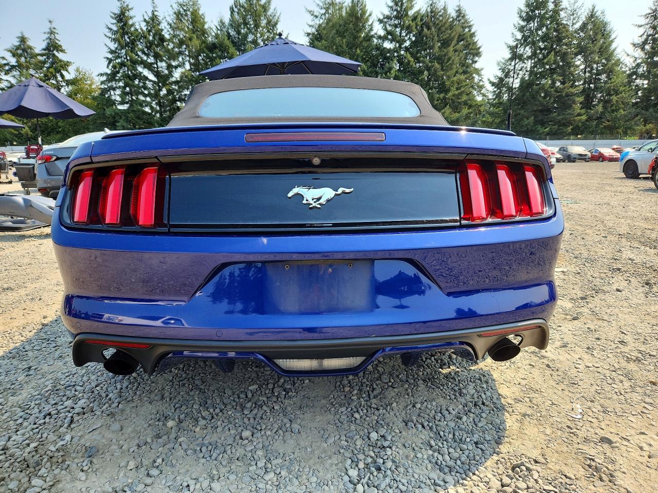 2015 Ford Mustang Синий vin: 1FATP8UH8F5409792