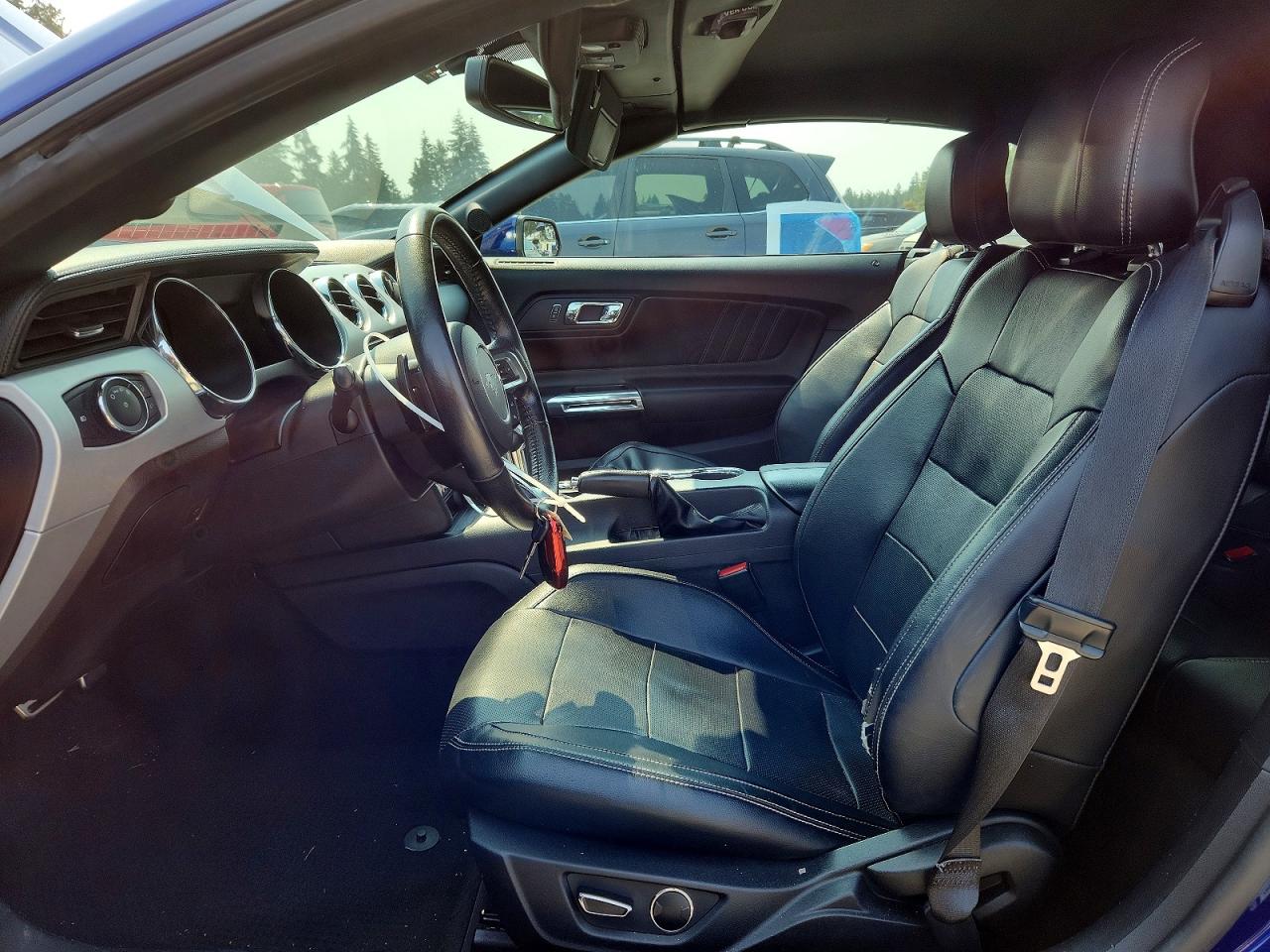 2015 Ford Mustang Синий vin: 1FATP8UH8F5409792