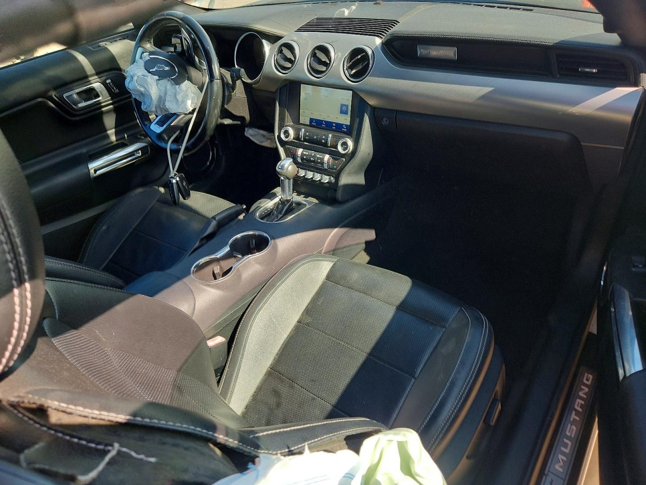 2021 Ford Mustang White vin: 1FATP8UH8M5111773