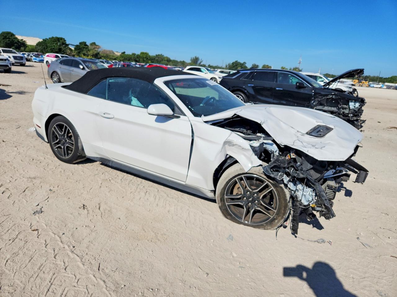 2021 Ford Mustang White vin: 1FATP8UH8M5111773