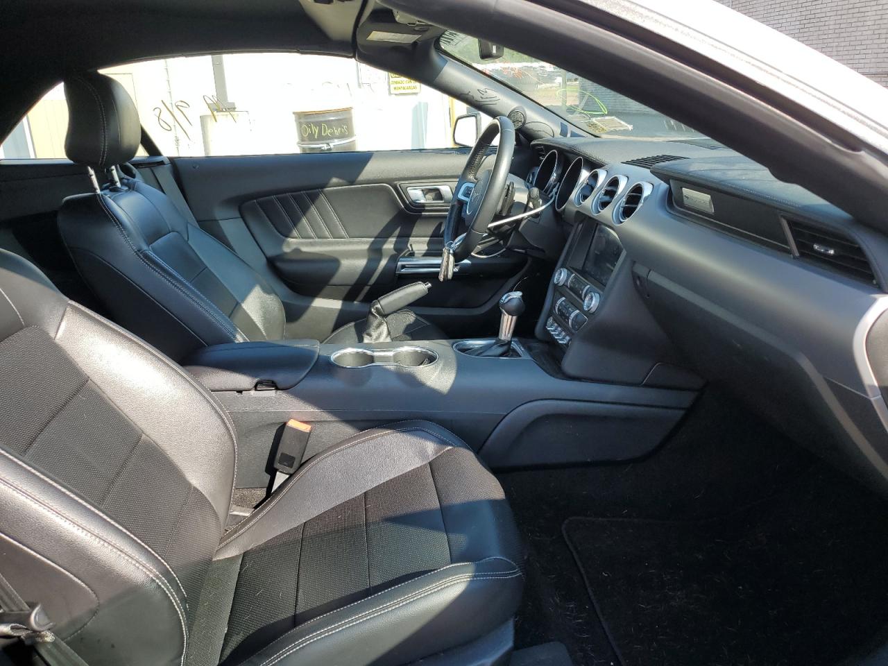 2021 Ford Mustang  White vin: 1FATP8UH8M5124958