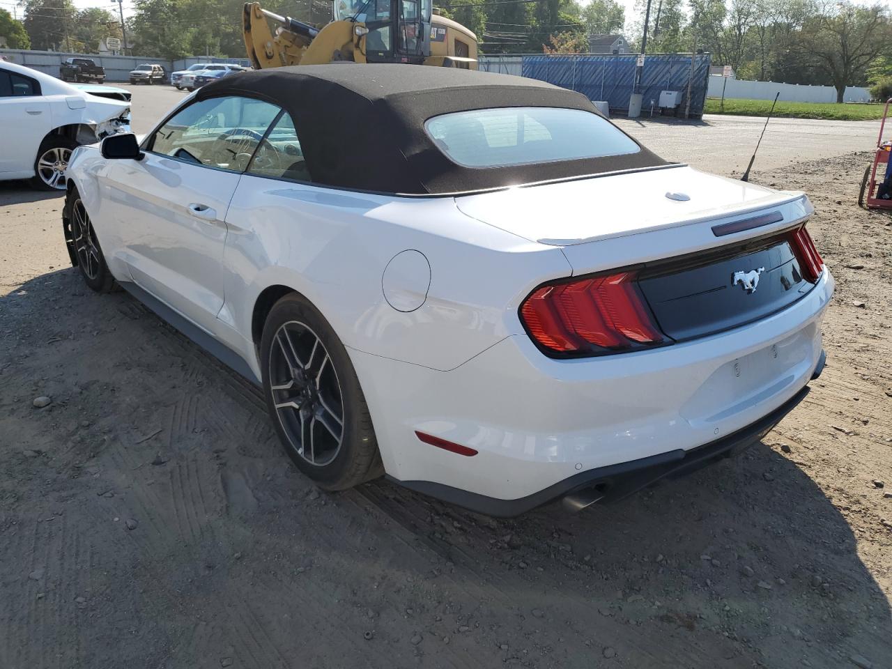 2021 Ford Mustang  White vin: 1FATP8UH8M5124958