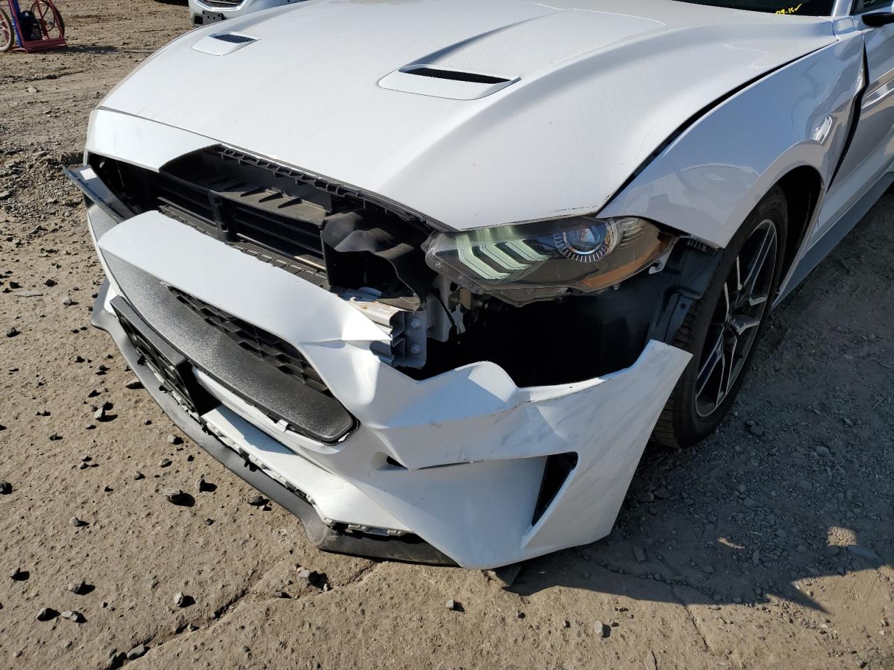 2021 Ford Mustang  White vin: 1FATP8UH8M5124958