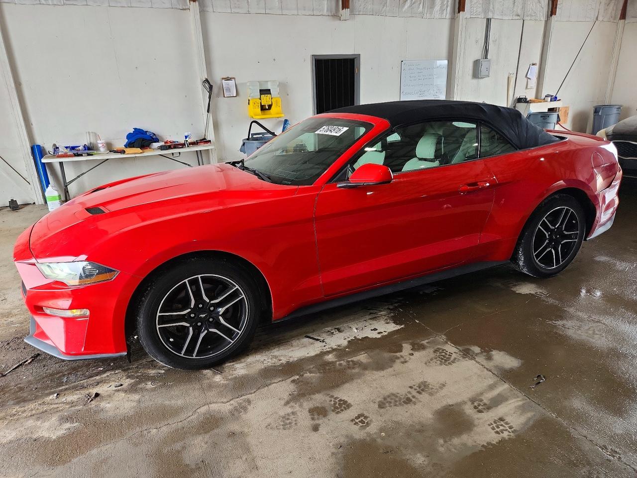 2022 Ford Mustang Red vin: 1FATP8UH9N5102856