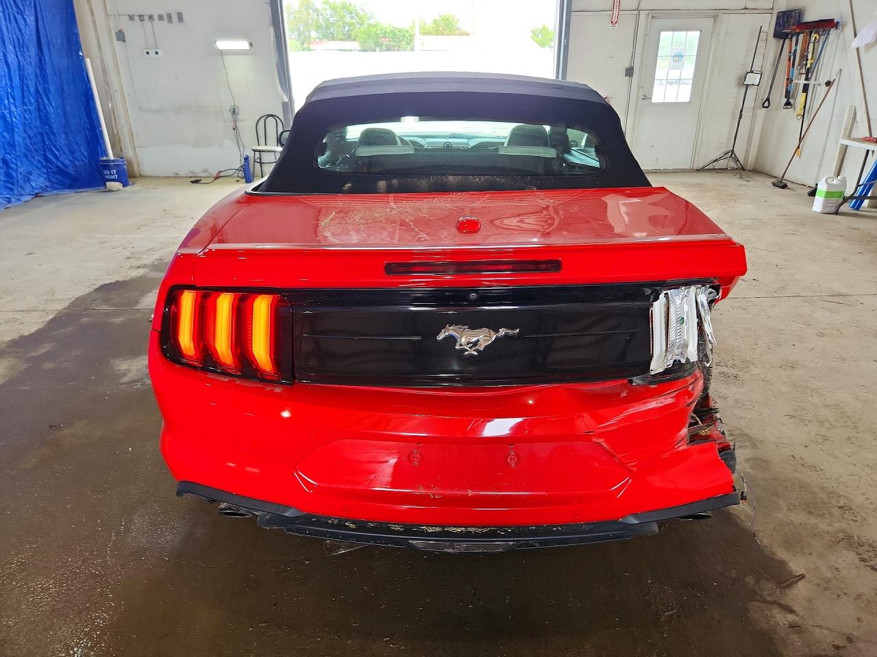 2022 Ford Mustang Красный vin: 1FATP8UH9N5102856