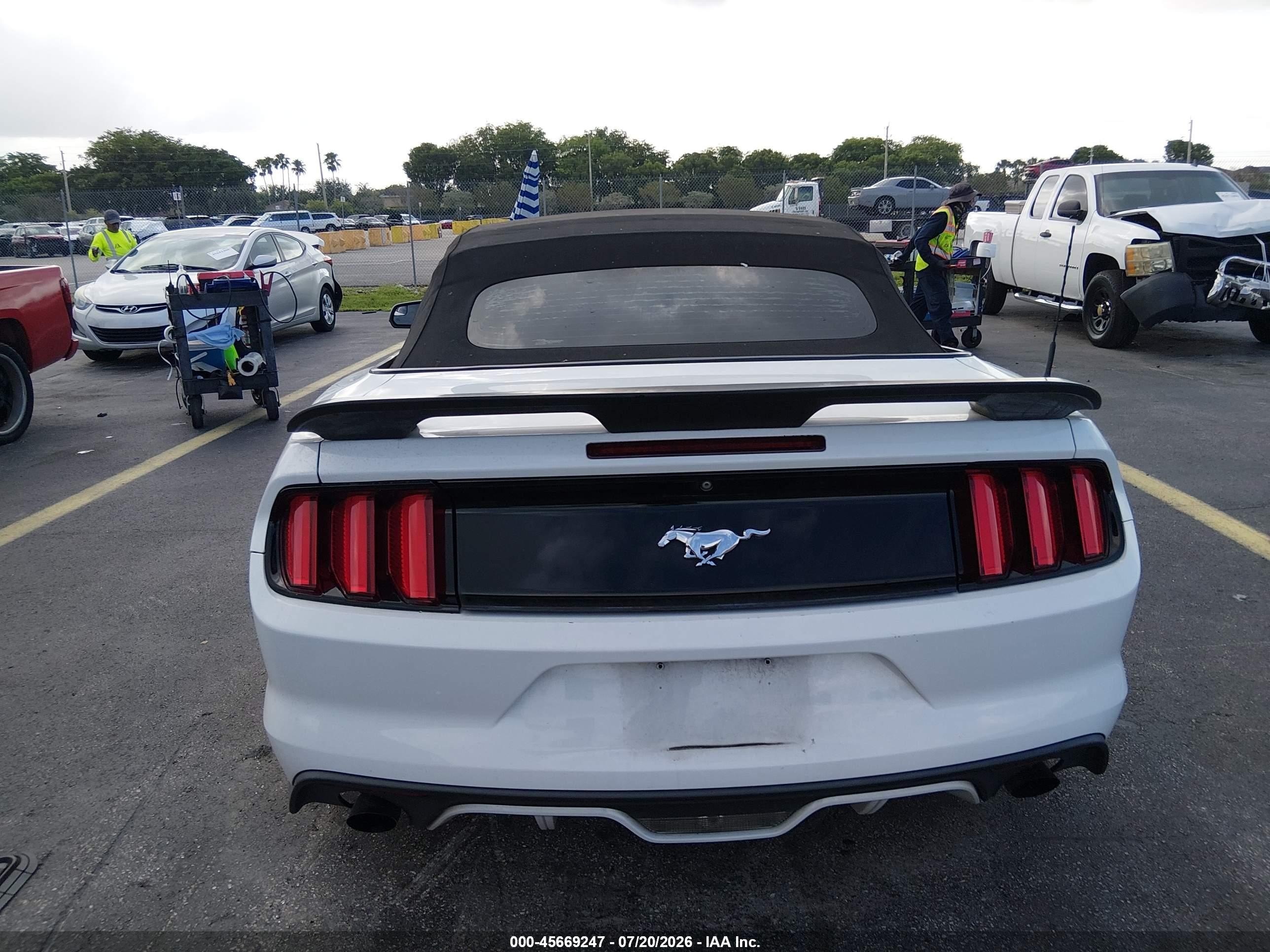 2015 Ford Mustang Ecoboost Premium White vin: 1FATP8UHXF5402777
