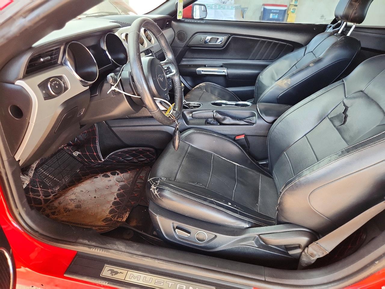 2015 Ford Mustang Red vin: 1FATP8UHXF5426593