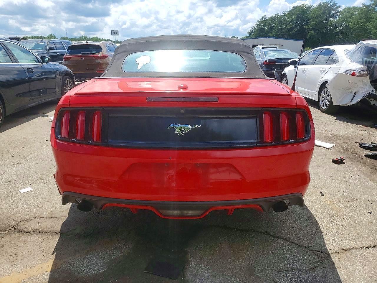 2016 Ford Mustang Red vin: 1FATP8UHXG5212768