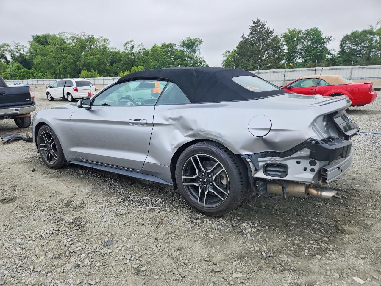 2020 Ford Mustang Silver vin: 1FATP8UHXL5106136