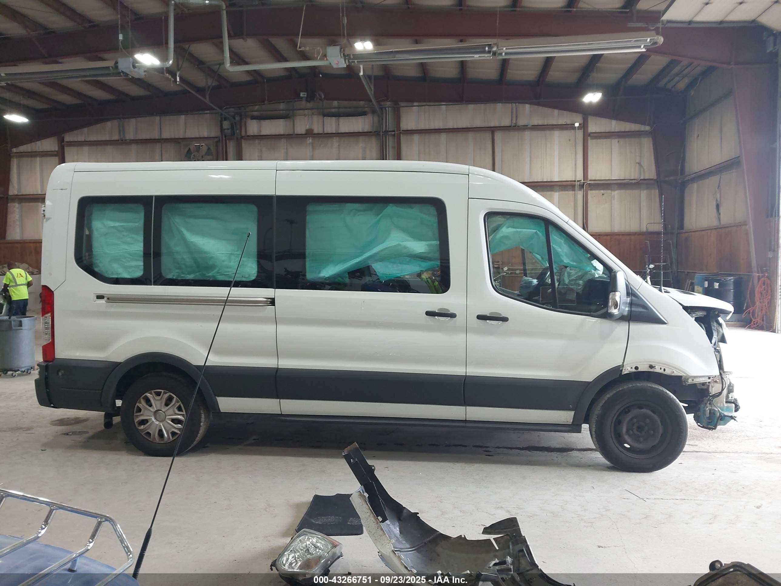 2020 Ford Transit-350 Passenger Van Xlt White vin: 1FBAX2C8XLKA24462