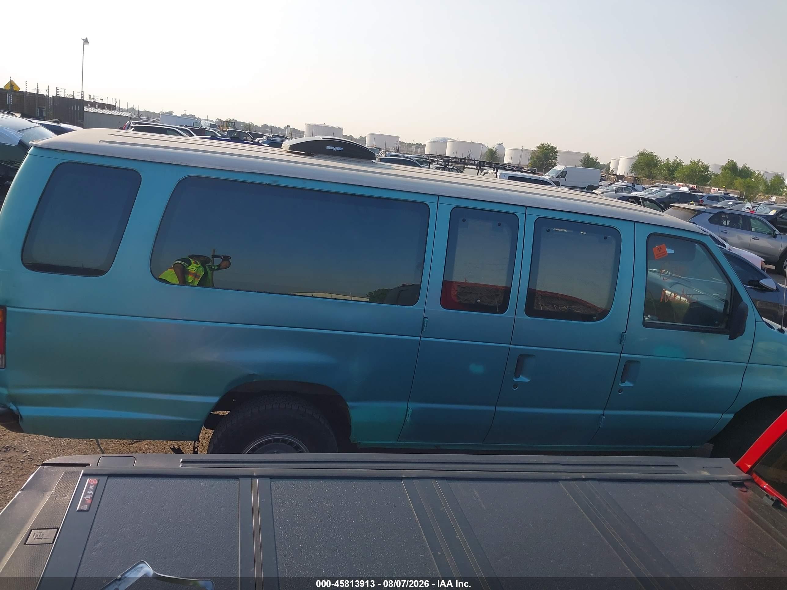 1994 Ford Econoline E350 Super Duty Green vin: 1FBHS31H7RHA49363