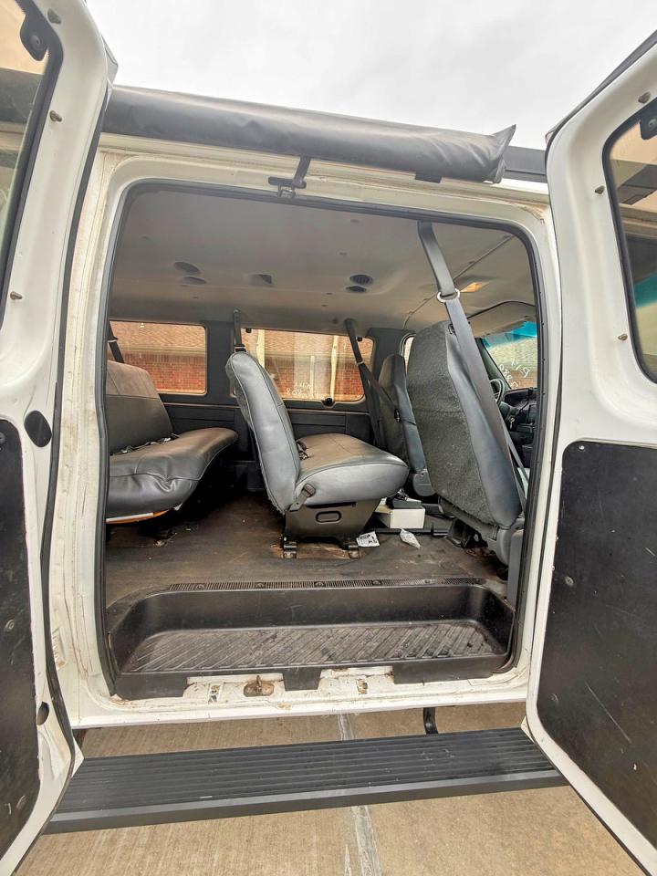 1994 Ford Econoline E350 Super Duty White vin: 1FBJS31H1RHB65675