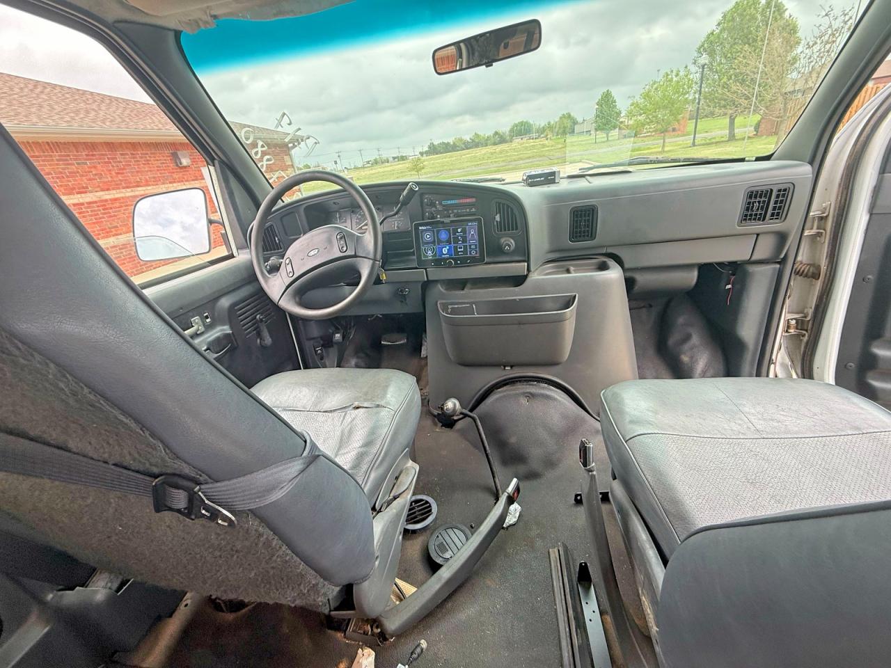 1994 Ford Econoline E350 Super Duty White vin: 1FBJS31H1RHB65675