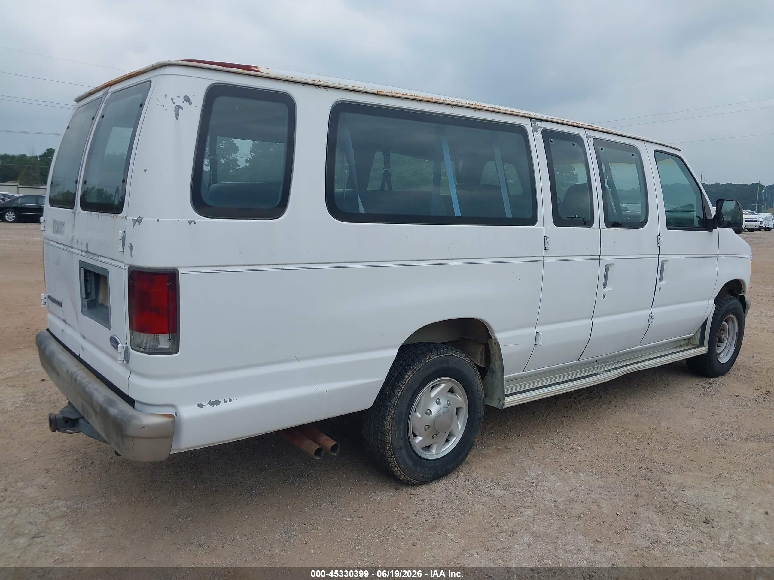 1996 Ford Econoline E350 Super Duty White vin: 1FBJS31H1THB13907