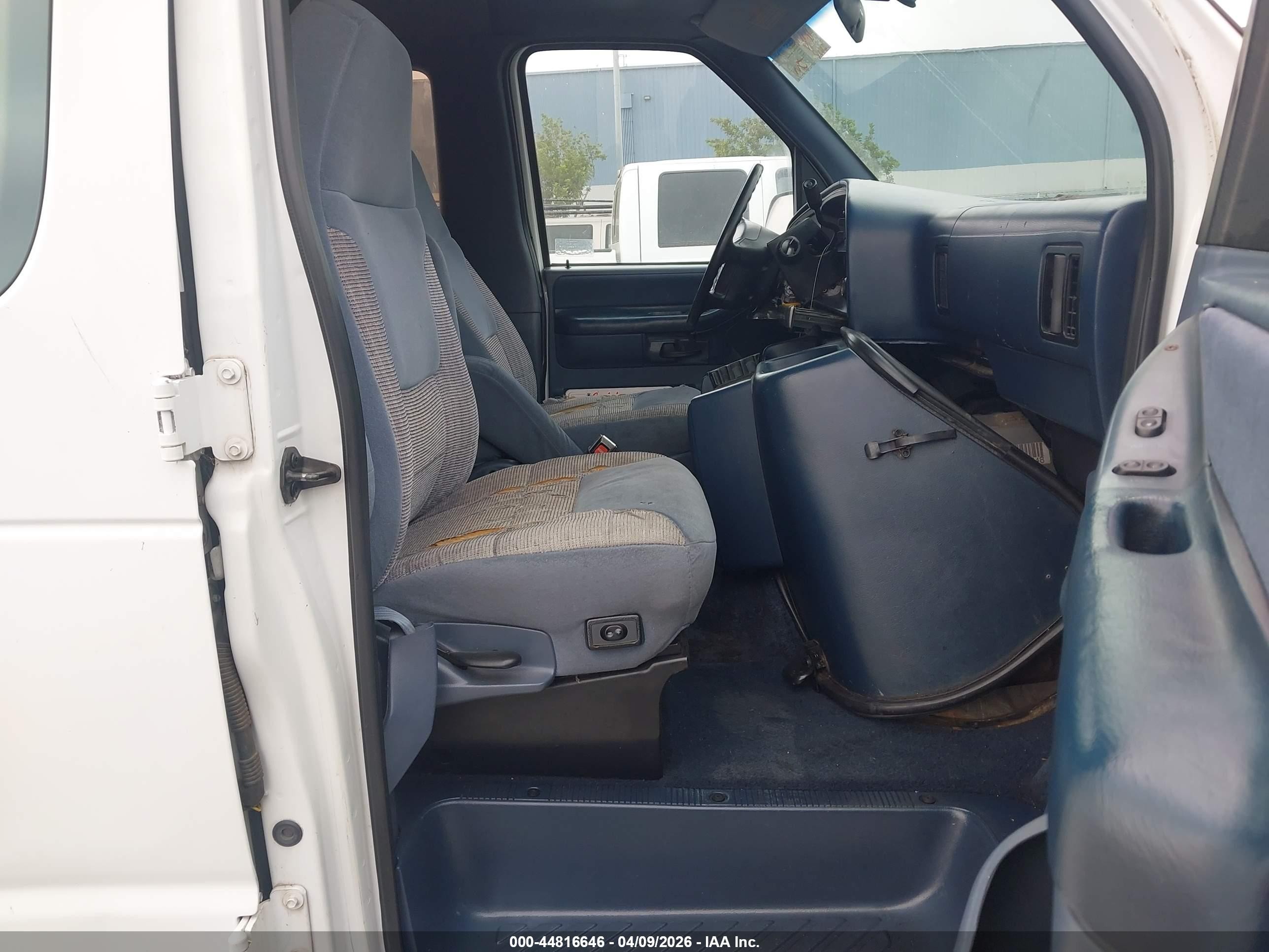1996 Ford Econoline E350 Super Duty White vin: 1FBJS31H2THA91402