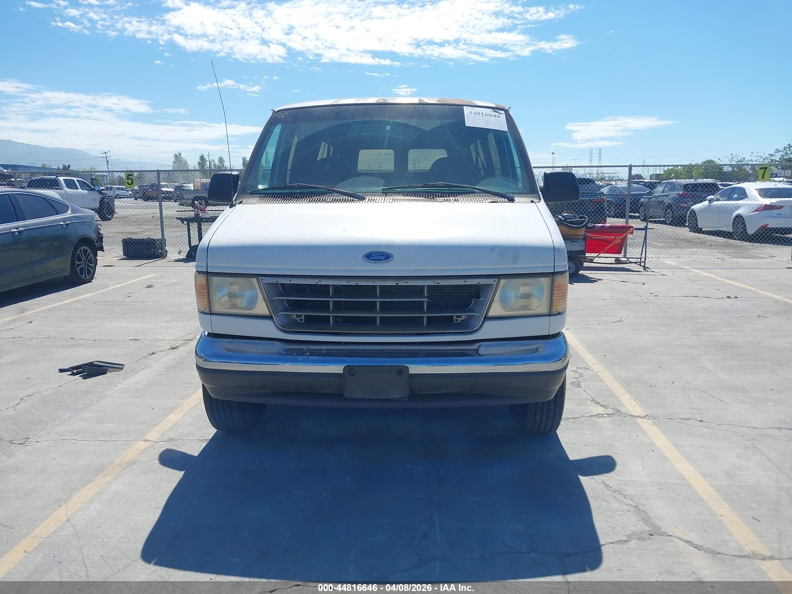 1996 Ford Econoline E350 Super Duty White vin: 1FBJS31H2THA91402