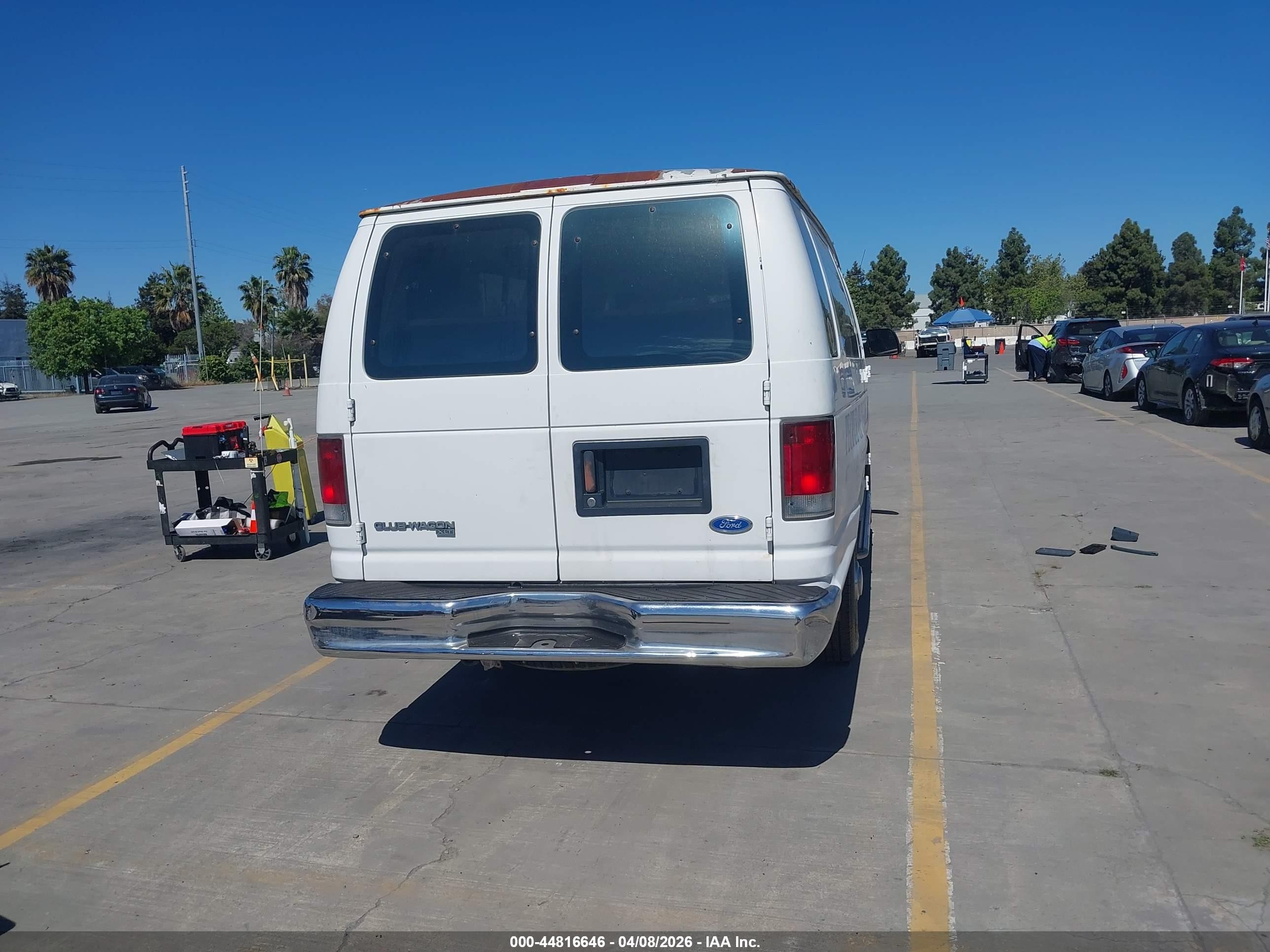 1996 Ford Econoline E350 Super Duty White vin: 1FBJS31H2THA91402