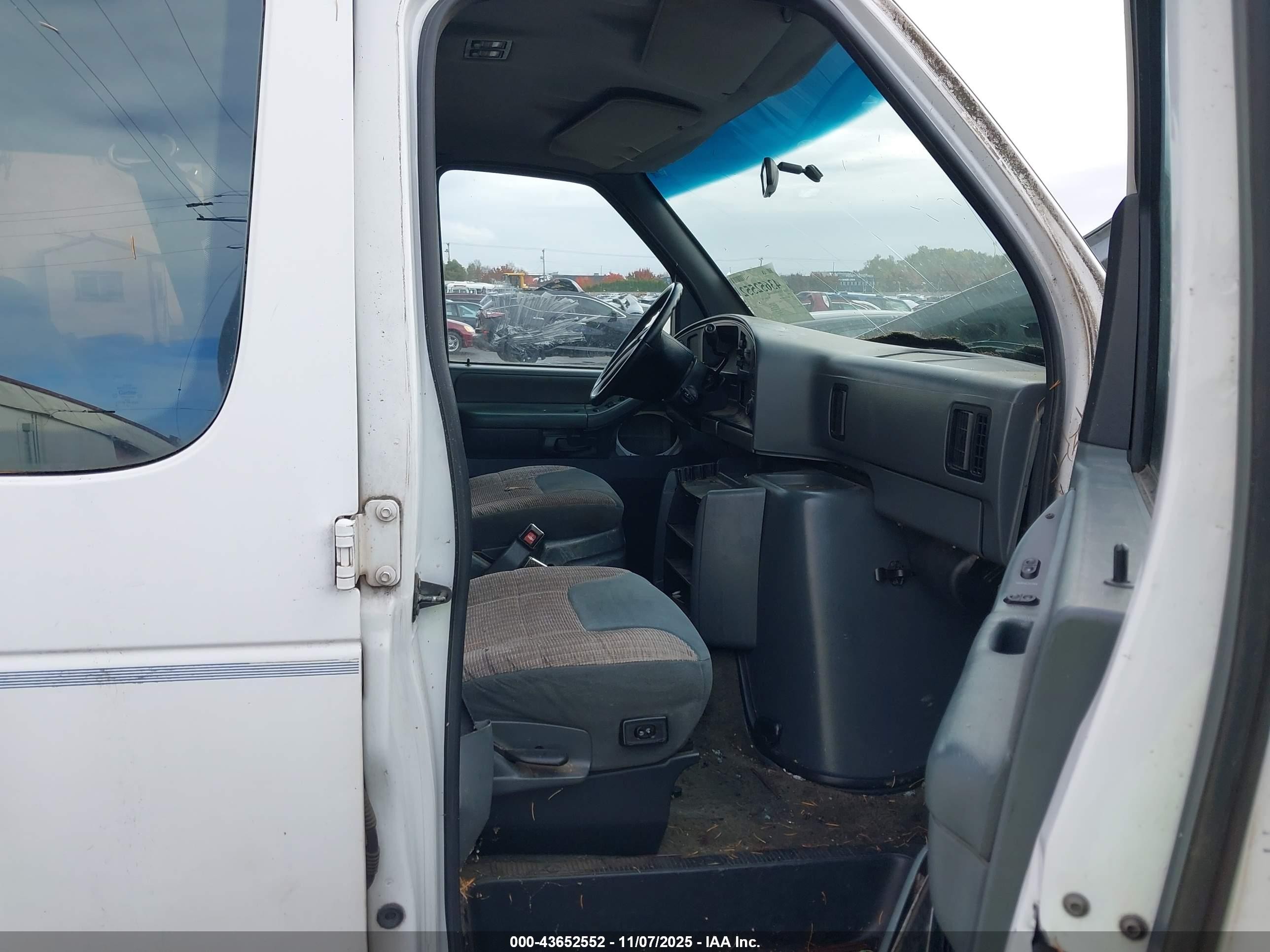 1994 Ford Econoline E350 Super Duty White vin: 1FBJS31H5RHB42979
